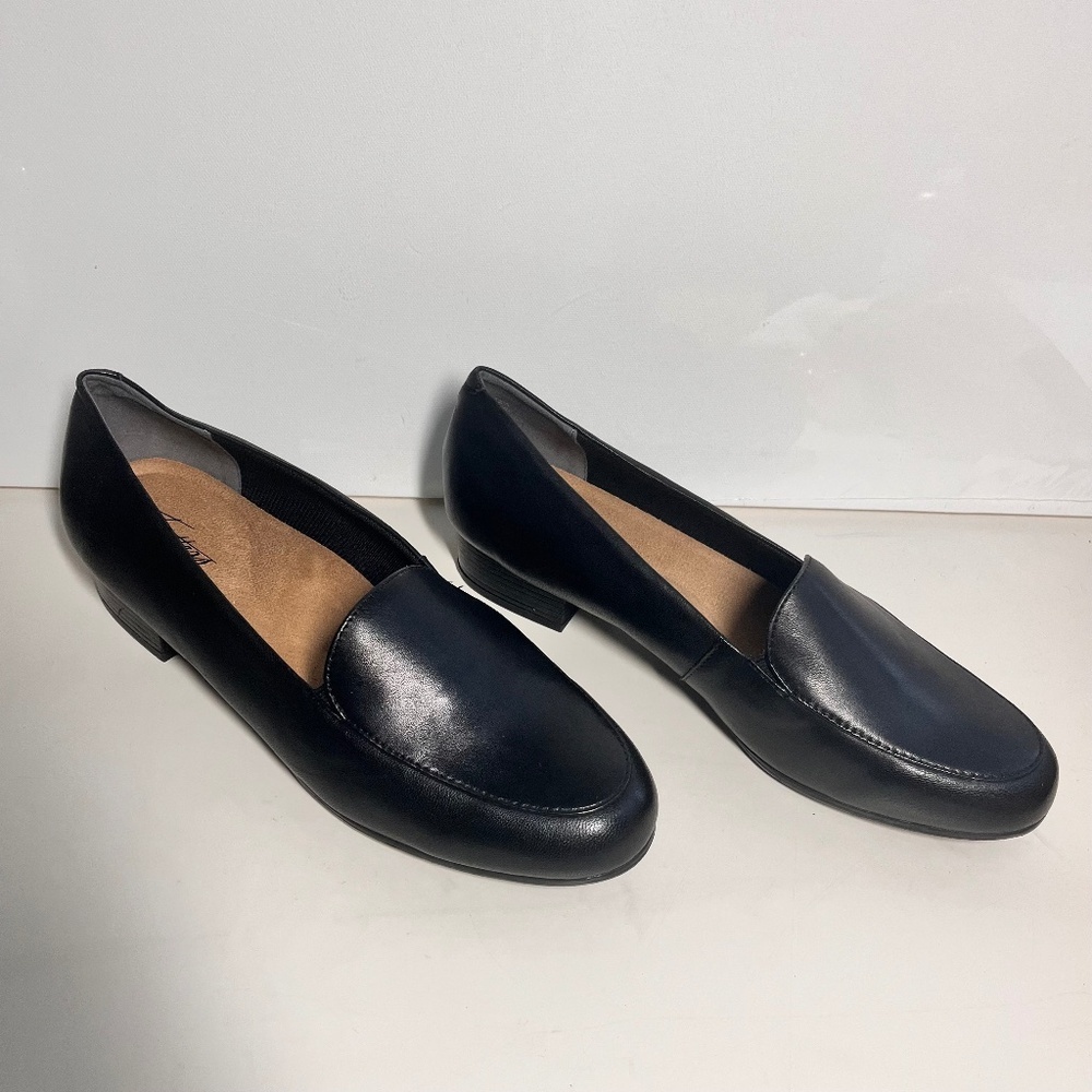 Trotters Monarch Slip On Leather Loafer